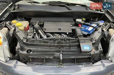 Хэтчбек Ford Fusion 2011 в 