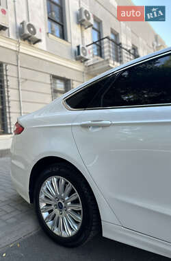 Седан Ford Fusion 2013 в 