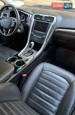 Седан Ford Fusion 2013 в 