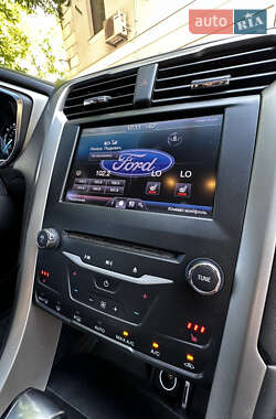 Седан Ford Fusion 2013 в 