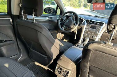 Седан Ford Fusion 2015 в 