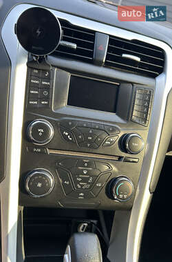 Седан Ford Fusion 2015 в 