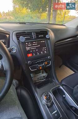 Седан Ford Fusion 2018 в 