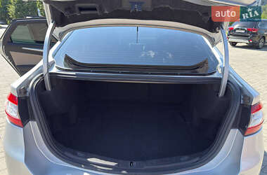 Седан Ford Fusion 2013 в 