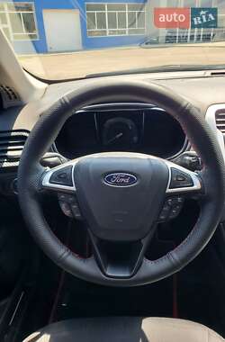 Седан Ford Fusion 2013 в 