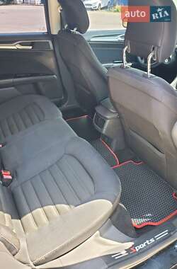 Седан Ford Fusion 2013 в 