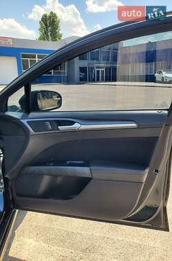 Седан Ford Fusion 2013 в 