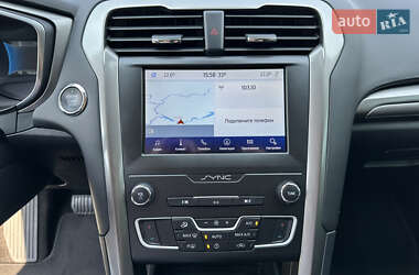 Седан Ford Fusion 2019 в 