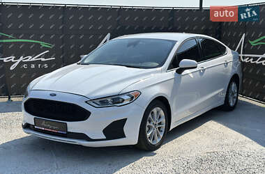 Седан Ford Fusion 2019 в 