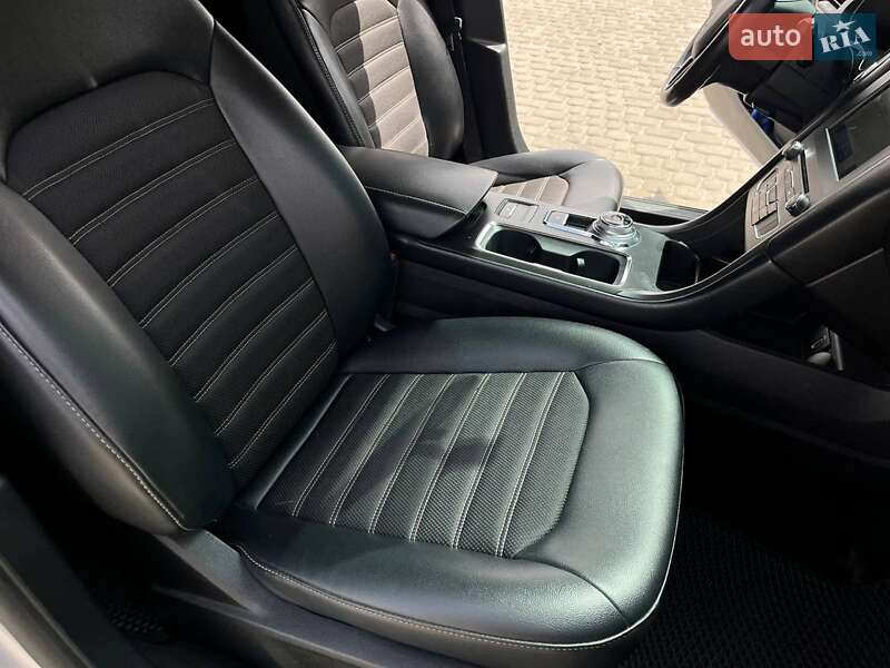Седан Ford Fusion 2017 в Львові