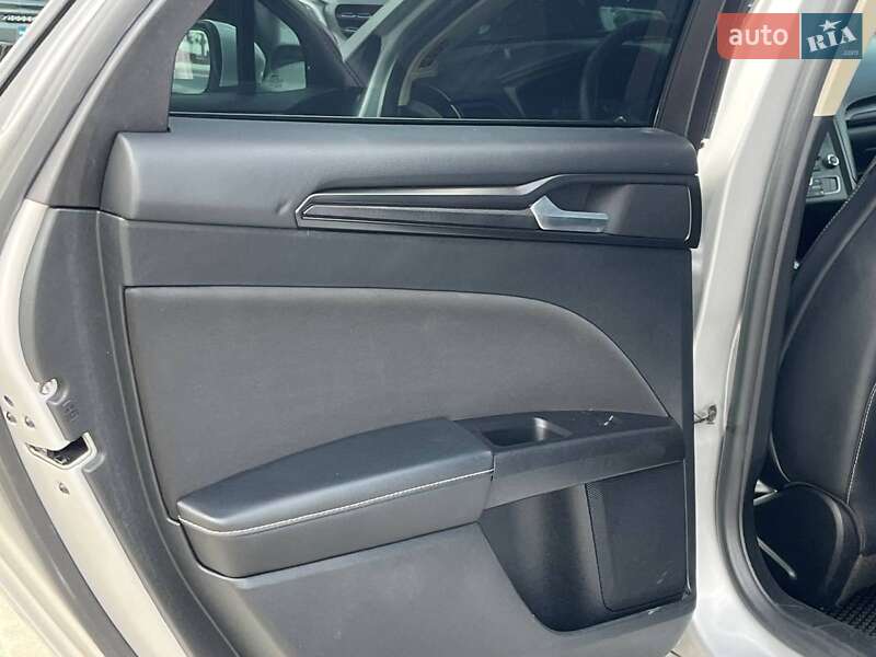 Седан Ford Fusion 2017 в Львові