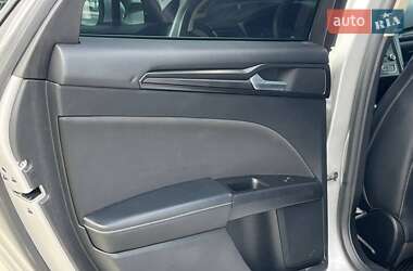 Седан Ford Fusion 2017 в 