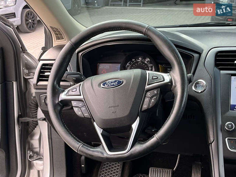 Седан Ford Fusion 2017 в Львові
