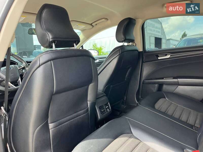 Седан Ford Fusion 2017 в Львові