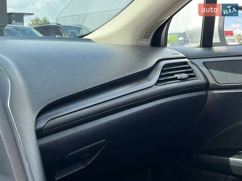 Седан Ford Fusion 2017 в Львові