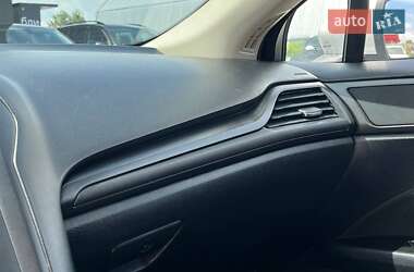 Седан Ford Fusion 2017 в 
