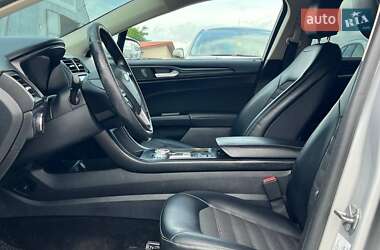 Седан Ford Fusion 2017 в 