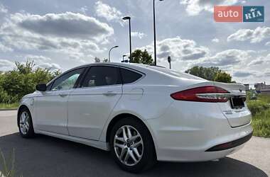 Седан Ford Fusion 2017 в 