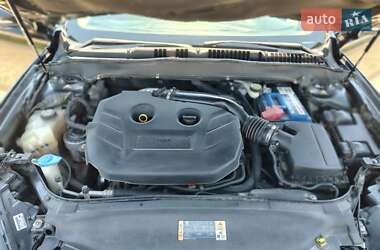 Седан Ford Fusion 2013 в 