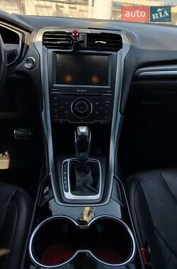 Седан Ford Fusion 2013 в 