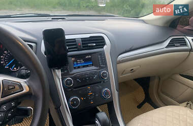 Седан Ford Fusion 2015 в 