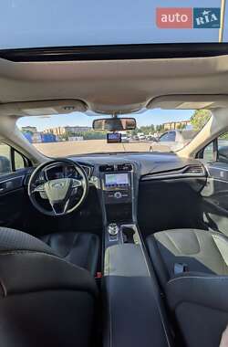 Седан Ford Fusion 2018 в 