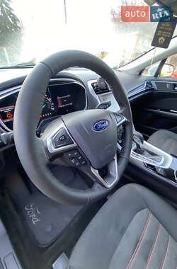 Седан Ford Fusion 2016 в 