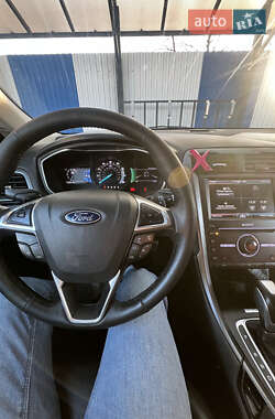 Седан Ford Fusion 2016 в 