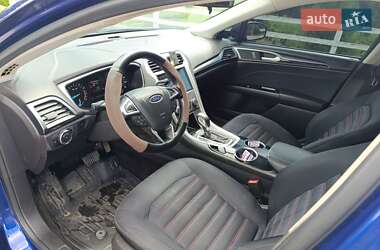 Седан Ford Fusion 2013 в 