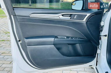 Седан Ford Fusion 2017 в 