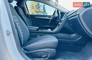 Седан Ford Fusion 2017 в 