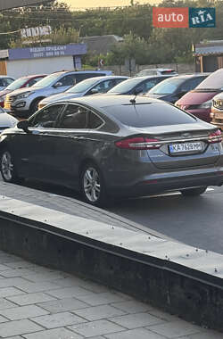 Седан Ford Fusion 2017 в 
