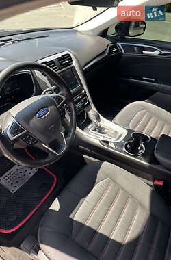 Седан Ford Fusion 2015 в 