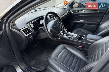 Седан Ford Fusion 2016 в 