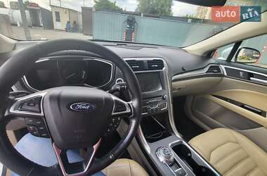 Седан Ford Fusion 2017 в 