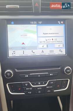 Седан Ford Fusion 2017 в 