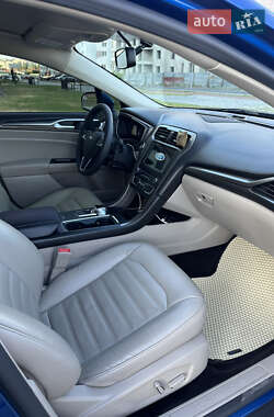 Седан Ford Fusion 2016 в 