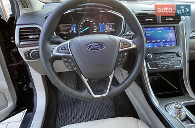 Седан Ford Fusion 2017 в 