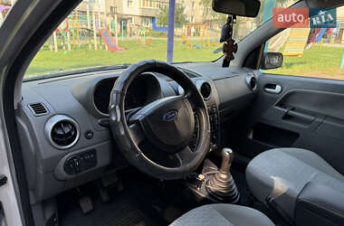 Хэтчбек Ford Fusion 2002 в 