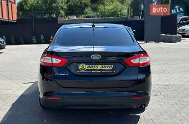 Седан Ford Fusion 2016 в 