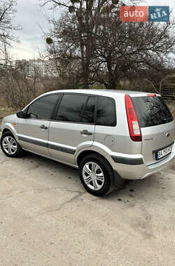 Хэтчбек Ford Fusion 2005 в 