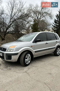 Хэтчбек Ford Fusion 2005 в 