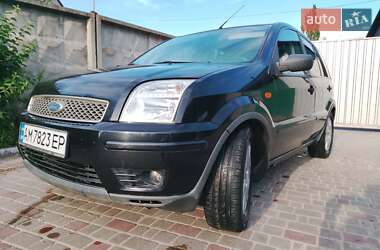 Хэтчбек Ford Fusion 2004 в 