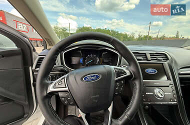 Седан Ford Fusion 2016 в 