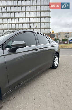Седан Ford Fusion 2016 в 