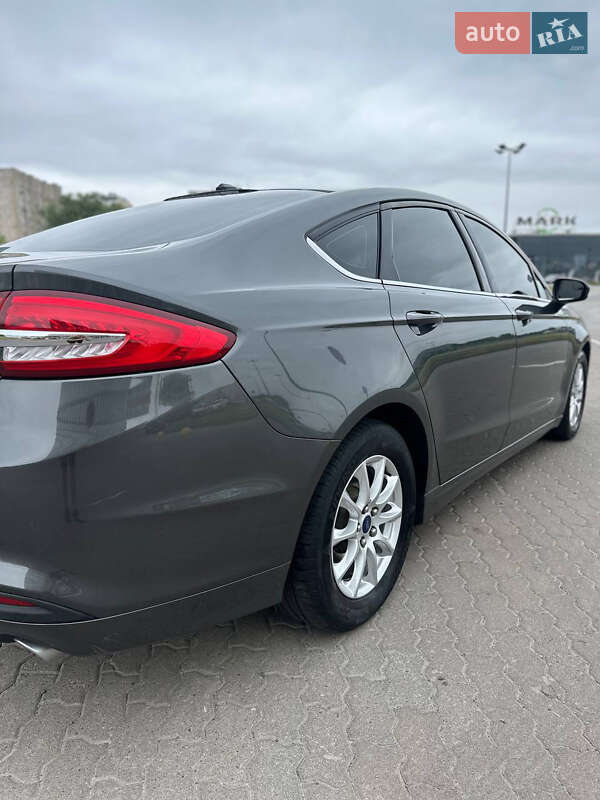 Седан Ford Fusion 2016 в Львові