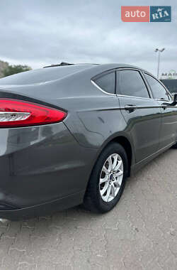 Седан Ford Fusion 2016 в 