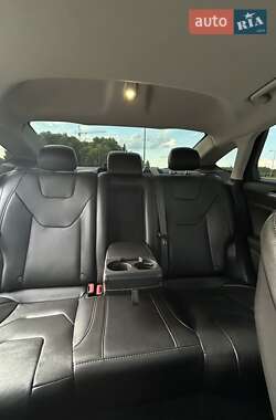 Седан Ford Fusion 2014 в 