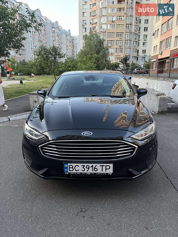 Седан Ford Fusion 2019 в 