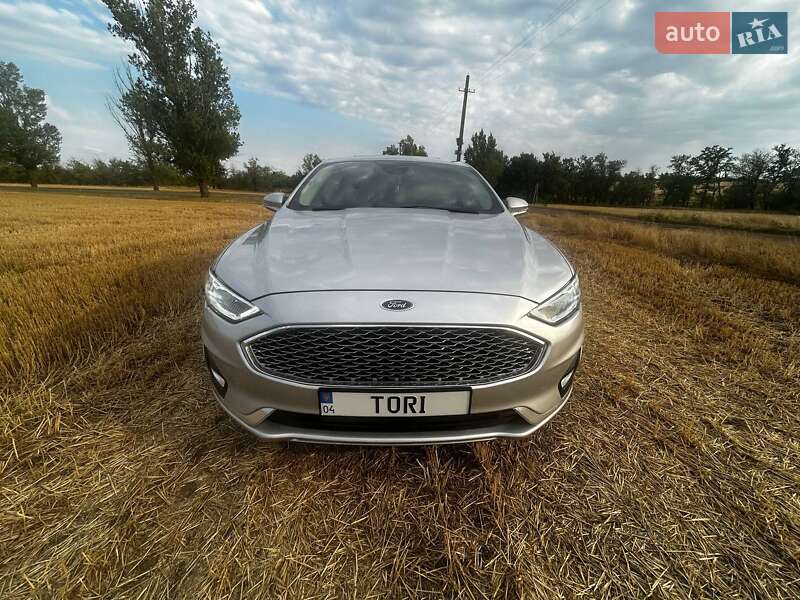 Седан Ford Fusion 2018 в 